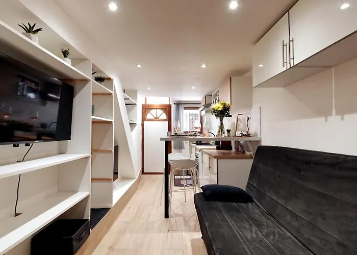 ღurban Cocon Parking Centre Historique מנוסק