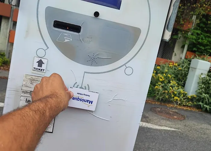 ღurban Cocon Parking Centre Historique מנוסק